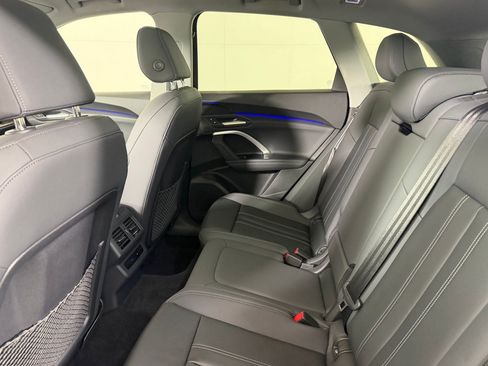 Used 2025 Audi Q5 Premium w/ Convenience Package image 24