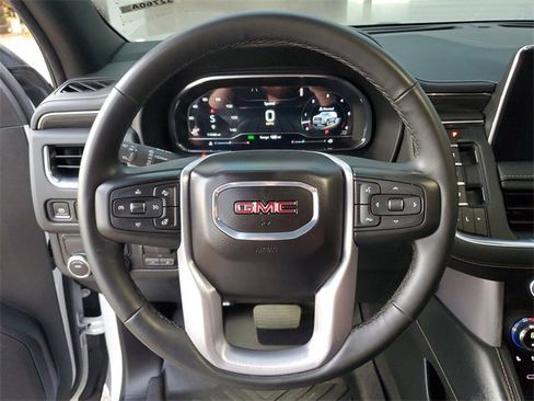 Used 2024 GMC Yukon XL SLT w/ SLT Luxury Package image 20