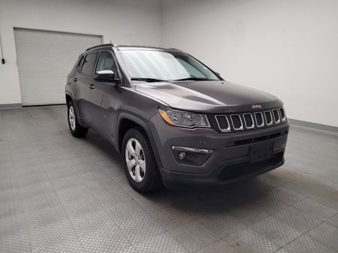 Used 2018 Jeep Compass Latitude w/ Popular Equipment Group FWD image 13