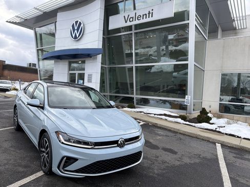 New 2026 Volkswagen Jetta SE image 2