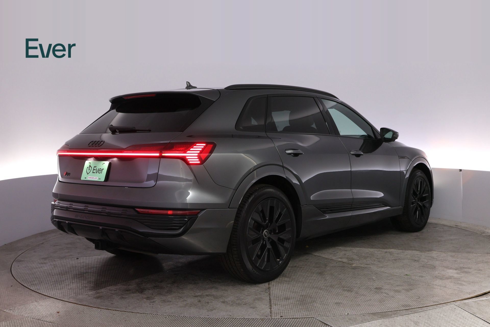 Used 2024 Audi Q8 e-tron Prestige AWD/4WD image 3