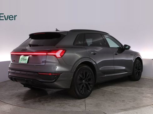 Used 2024 Audi Q8 e-tron Prestige AWD/4WD image 3