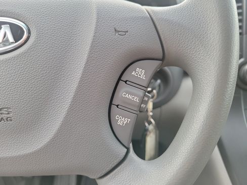 Used 2012 Kia Sedona LX FWD image 25