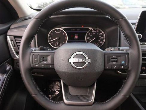 Used 2025 Nissan Rogue SV AWD/4WD image 11