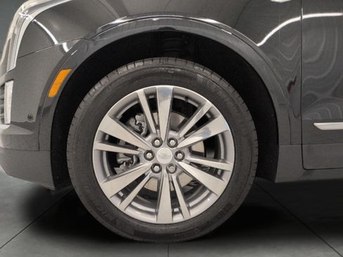 Used 2024 Cadillac XT5 Premium Luxury w/ Technology Package AWD/4WD image 3