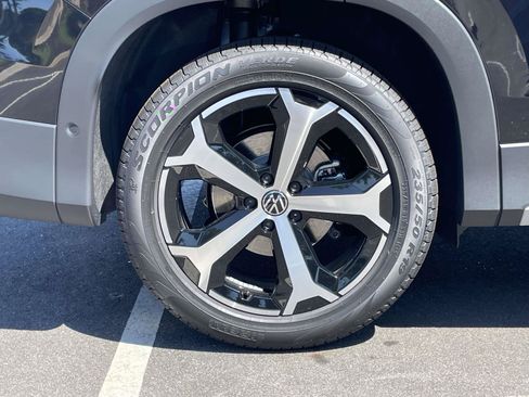 New 2026 Volkswagen Tiguan SE FWD image 9