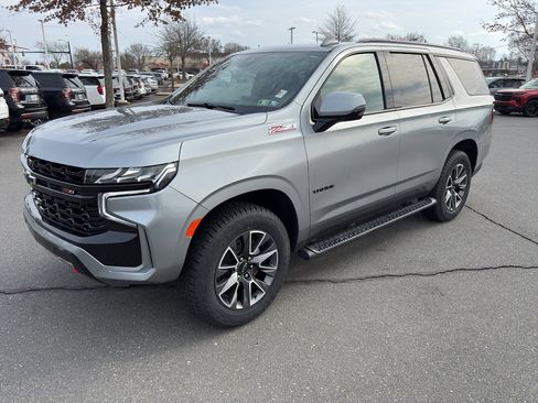 Used 2024 Chevrolet Tahoe Z71 w/ Luxury Package image 3
