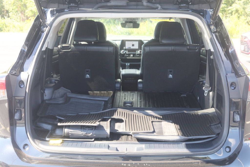 Used 2023 Toyota Highlander XLE AWD/4WD image 30