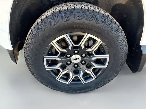 Used 2024 Chevrolet Colorado Z71 w/ Z71 Convenience Package 2 AWD/4WD image 31