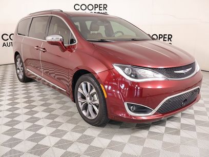 Used 2020 Chrysler Pacifica Limited w/ Tire & Wheel Group