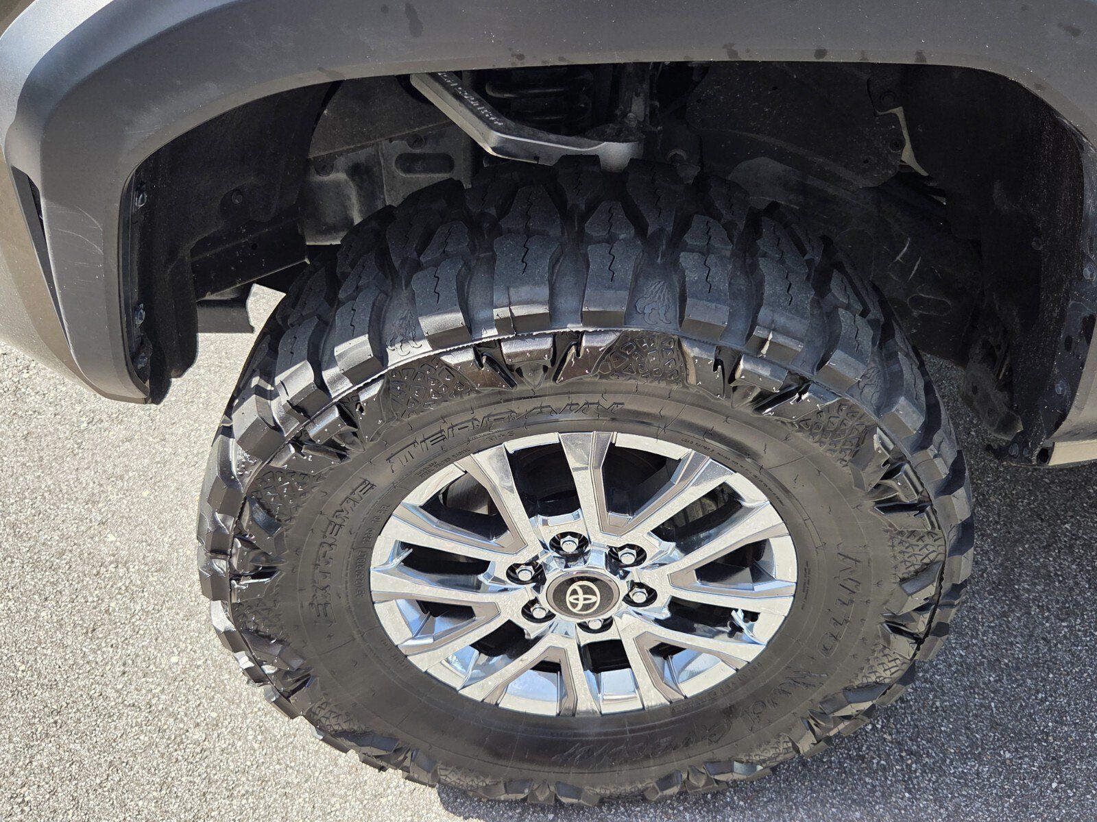Used 2024 Toyota Tacoma TRD Off-Road AWD/4WD image 9