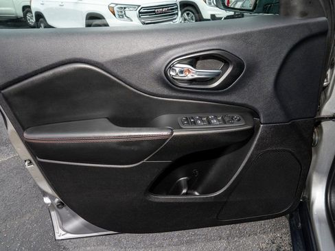 Used 2022 Jeep Cherokee Trailhawk w/ Trailer Tow Group image 11