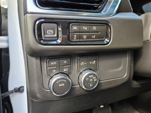 New 2026 GMC Yukon Denali AWD/4WD image 10