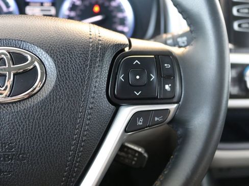 Used 2019 Toyota Highlander XLE image 46