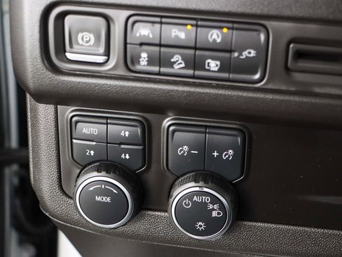 Used 2022 Chevrolet Tahoe Z71 w/ Luxury Package image 23