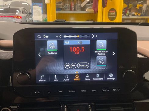 Used 2023 Nissan Pathfinder Platinum image 19