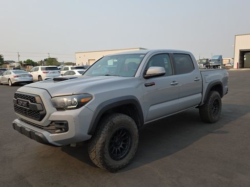 Used 2017 Toyota Tacoma TRD Pro AWD/4WD image 3