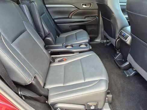 Used 2017 Toyota Highlander Limited AWD/4WD image 28