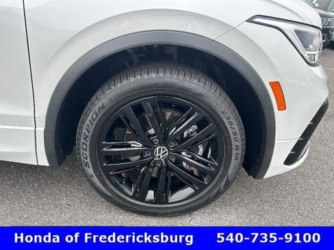 Used 2022 Volkswagen Tiguan SE R-Line AWD/4WD image 32