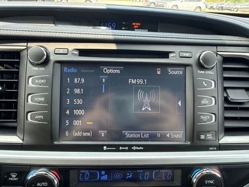 Used 2018 Toyota Highlander XLE AWD/4WD image 29