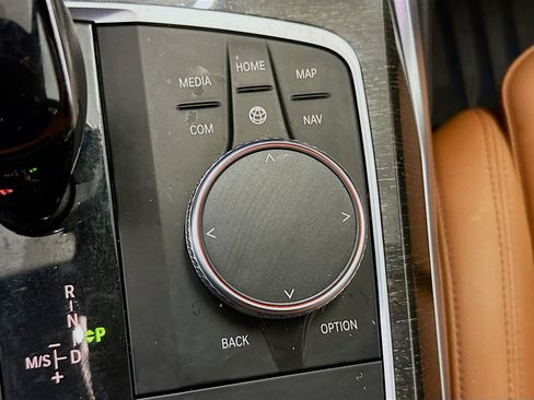 Used 2022 BMW 330e xDrive w/ Convenience Package image 26