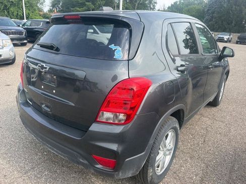 Used 2020 Chevrolet Trax LS w/ Tint and Cruise Package FWD image 5