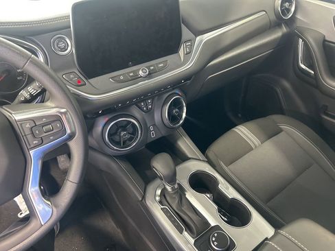 Used 2025 Chevrolet Blazer LT image 4