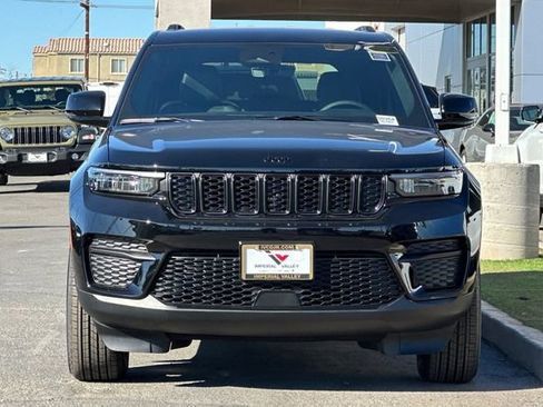 New 2025 Jeep Grand Cherokee Altitude RWD image 12