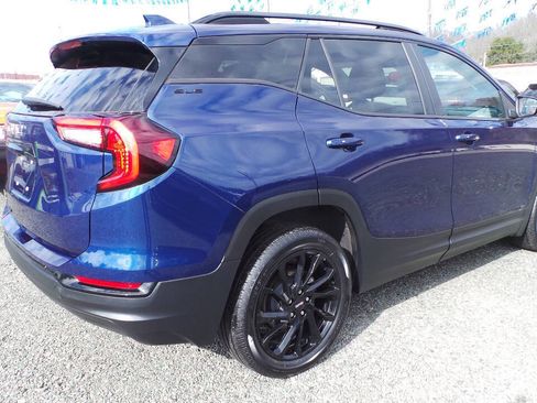 Used 2023 GMC Terrain SLE w/ Driver Convenience Package image 5