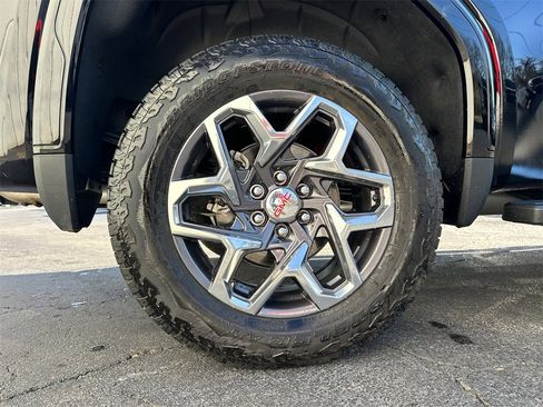 Used 2025 GMC Sierra 1500 SLT w/ SLT Premium Plus Package image 18