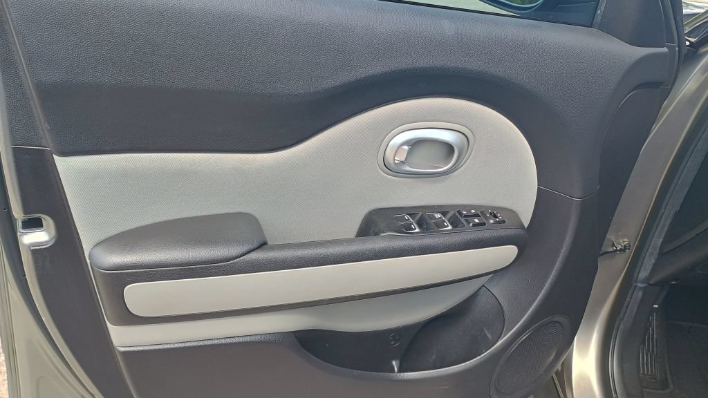 Used 2018 Kia Soul FWD image 6