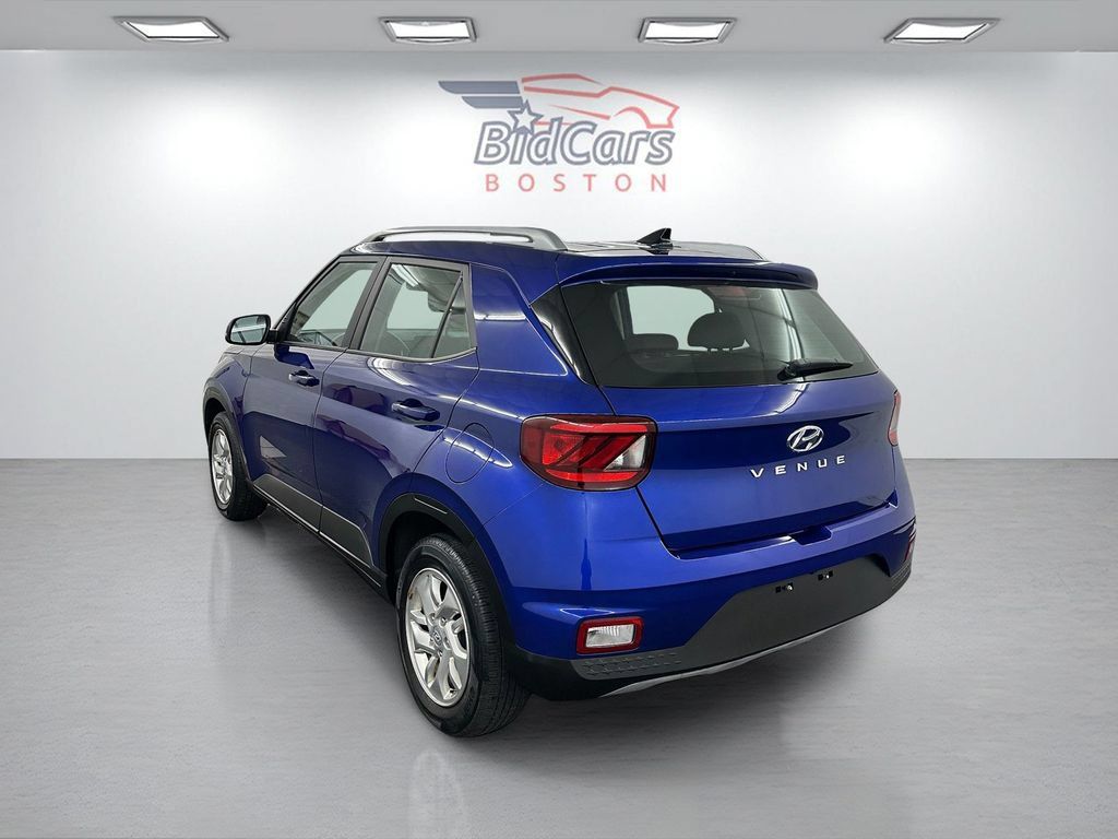 Used 2022 Hyundai Venue FWD image 6