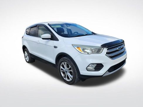 Used 2017 Ford Escape SE FWD image 3