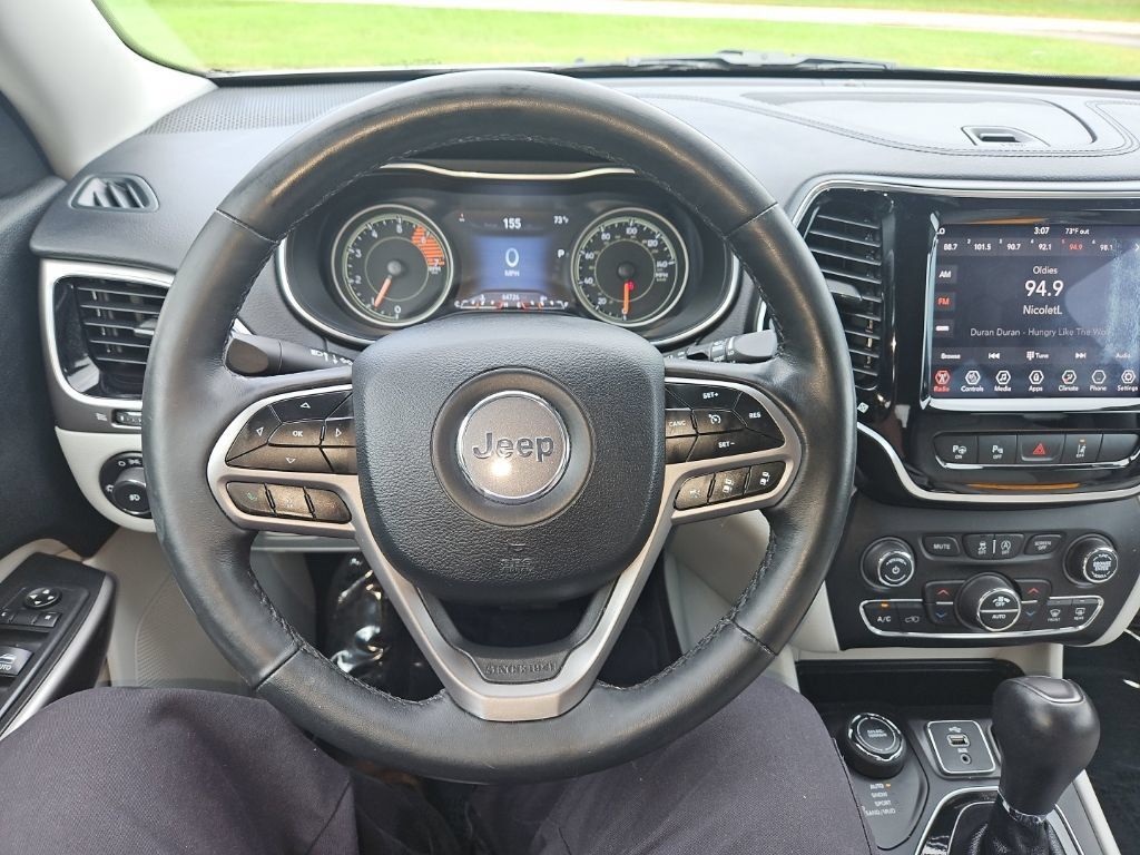 Used 2019 Jeep Cherokee Limited w/ Technology Group AWD/4WD image 16