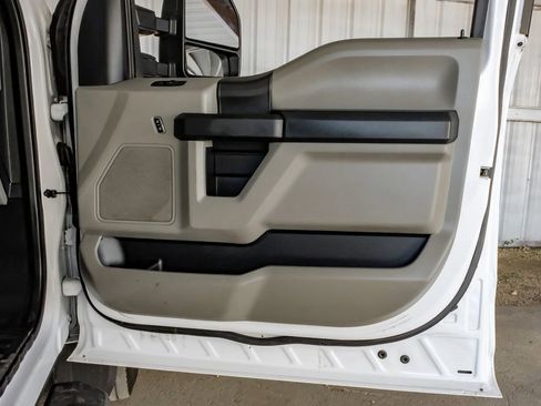 Used 2021 Ford F550 4x4 Crew Cab Super Duty w/ Power Equipment Group image 43