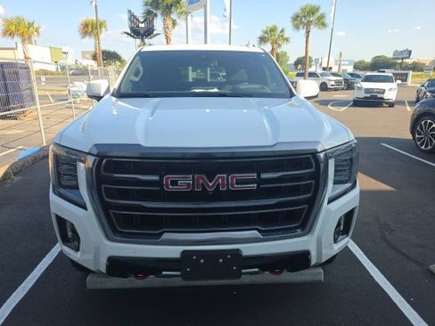 Used 2024 GMC Yukon AT4 w/ Technology Package AWD/4WD image 2