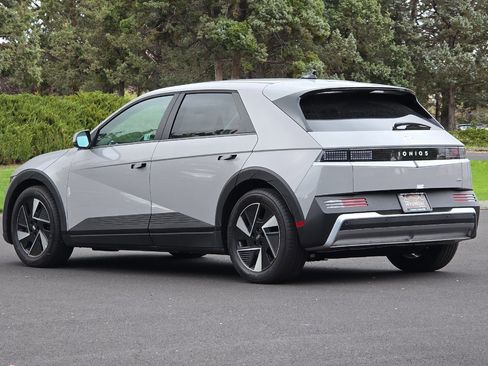 New 2025 Hyundai Ioniq 5 SE image 6