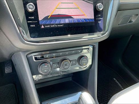 Used 2019 Volkswagen Tiguan SE w/ Panoramic Sunroof Package AWD/4WD image 16