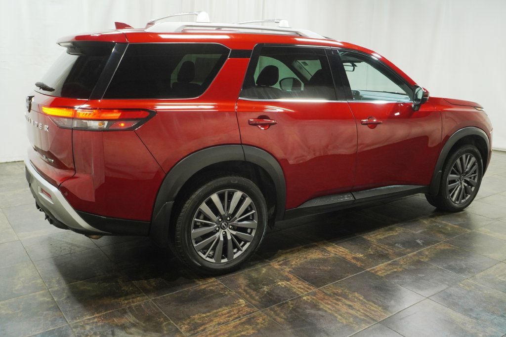 Used 2023 Nissan Pathfinder SL w/ SL Premium Package AWD/4WD image 4
