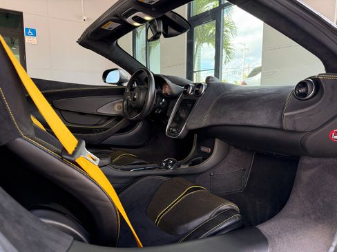 Used 2019 McLaren 570S image 44