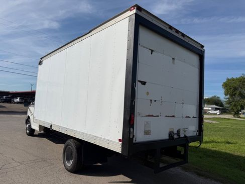 Used 2006 Chevrolet Express 3500 RWD image 12