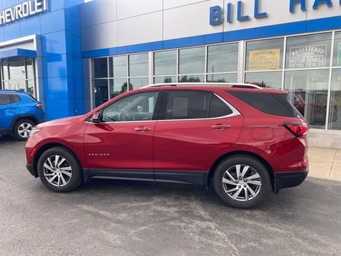 Used 2023 Chevrolet Equinox Premier AWD/4WD image 2