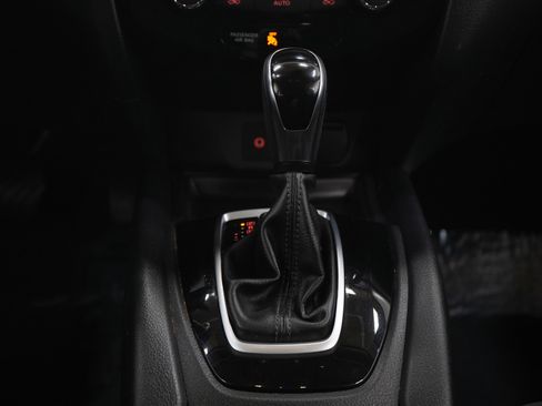 Used 2019 Nissan Rogue SV AWD/4WD image 19