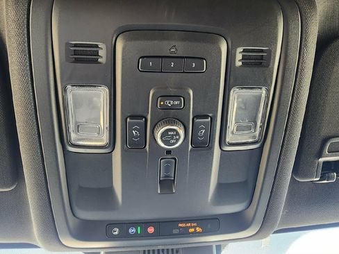 Used 2023 Chevrolet Suburban Premier image 17