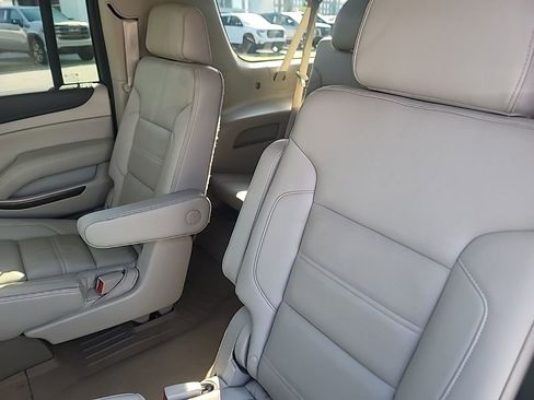 Used 2020 GMC Yukon XL Denali w/ Denali Premium Package image 9