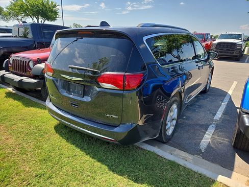 Used 2020 Chrysler Pacifica Limited FWD image 3
