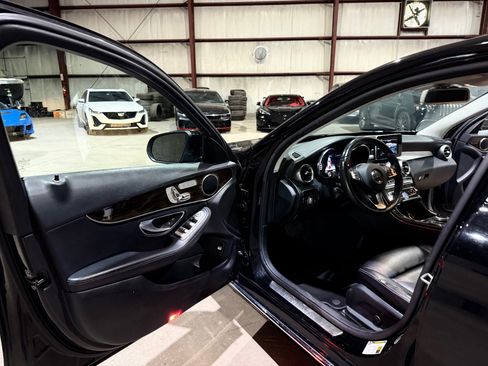 Used 2018 Mercedes-Benz C 300 Sedan w/ Premium Package image 12