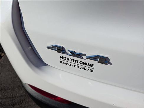 Used 2024 Jeep Compass Latitude image 19