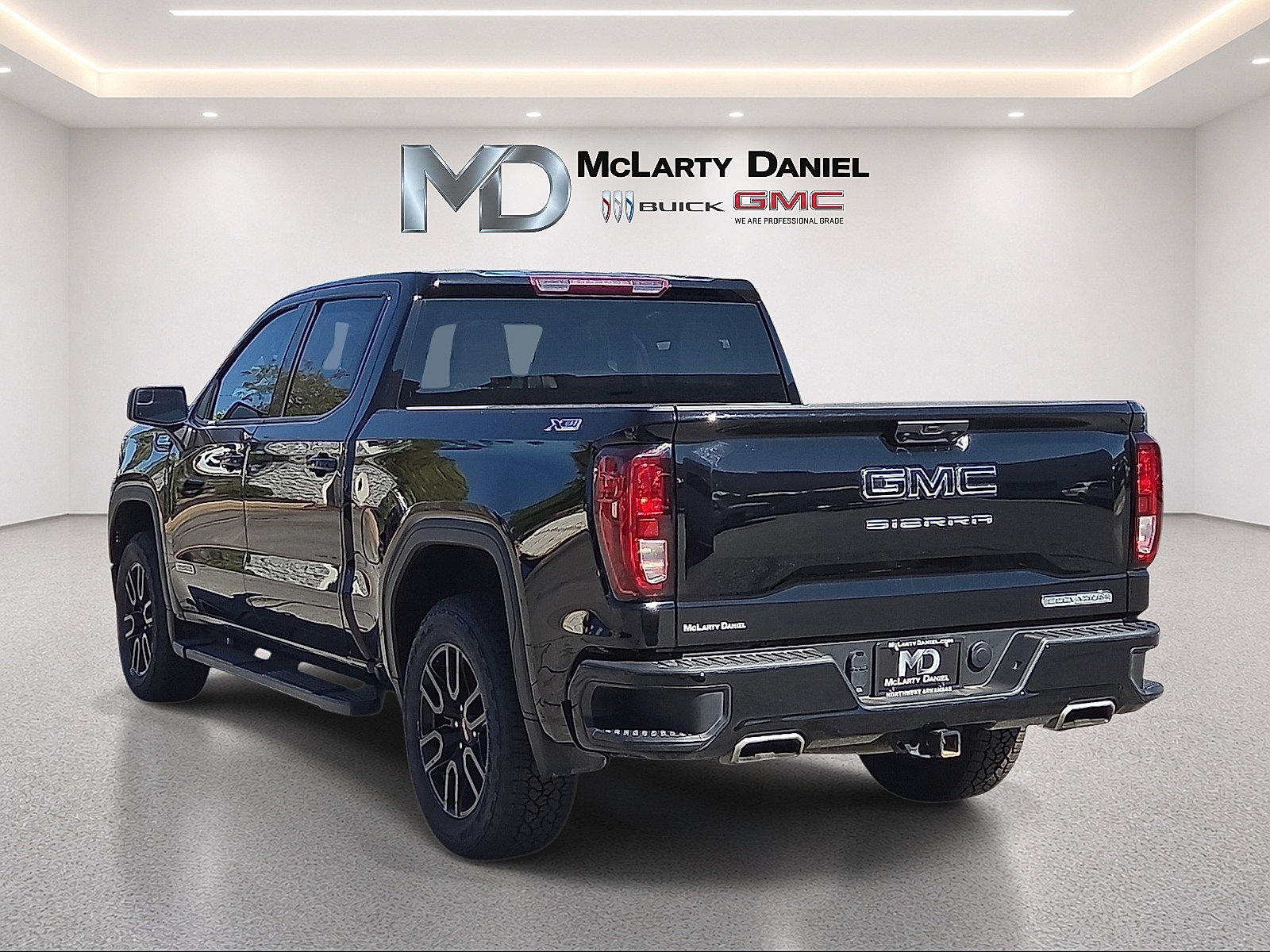 Used 2022 GMC Sierra 1500 Elevation w/ X31 Off-Road Package AWD/4WD image 13
