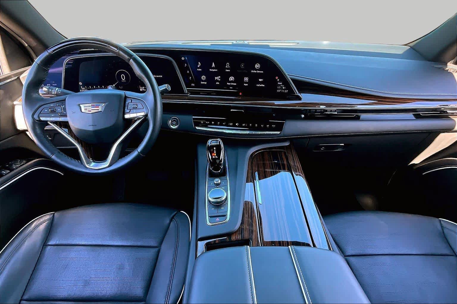 Used 2023 Cadillac Escalade ESV Premium Luxury RWD image 16